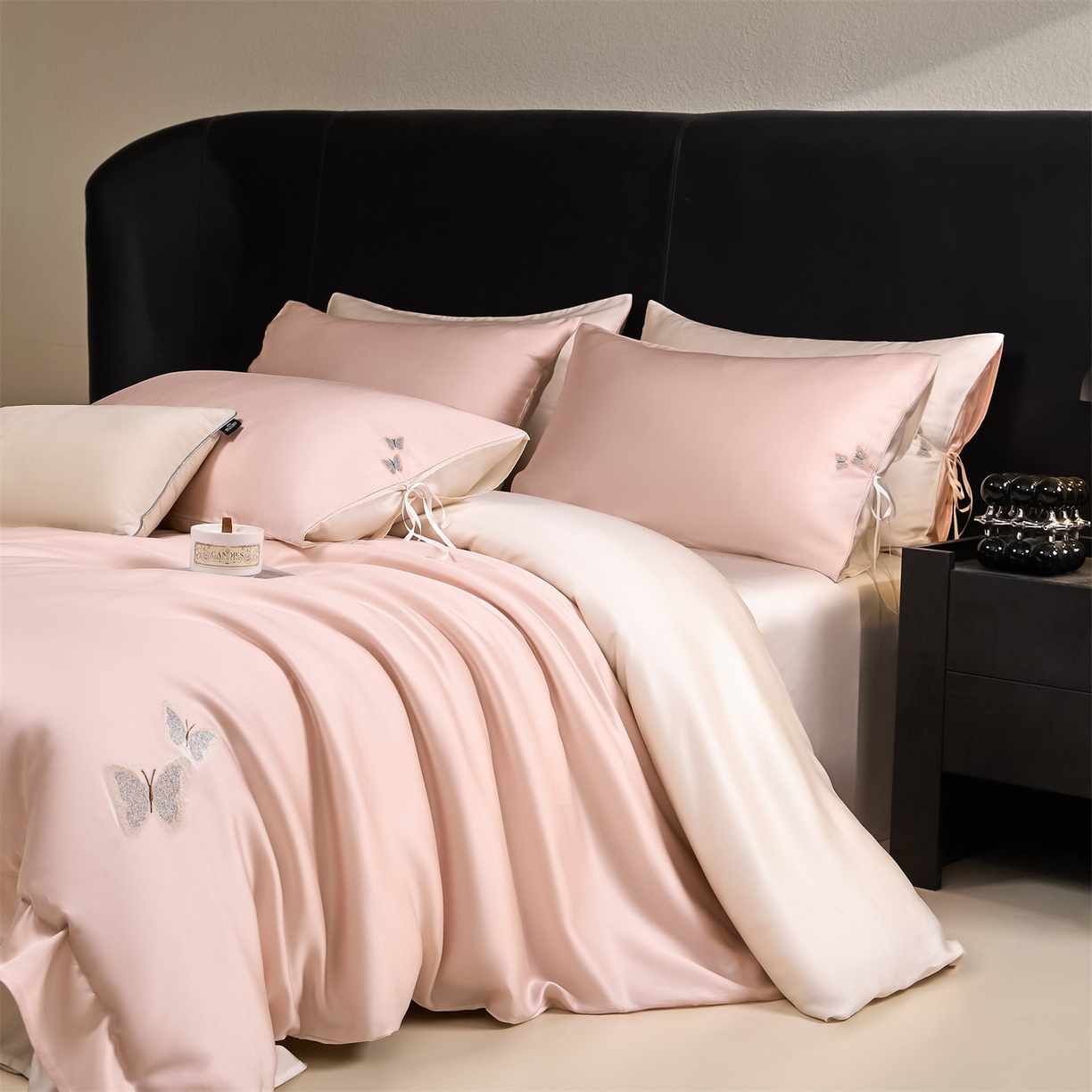 91家纺网 家纺一手货源 找家纺 DC 2026新款天丝单边蝴蝶织带四件套--蝶音系列 蝶音-冰雾粉+元气白桃