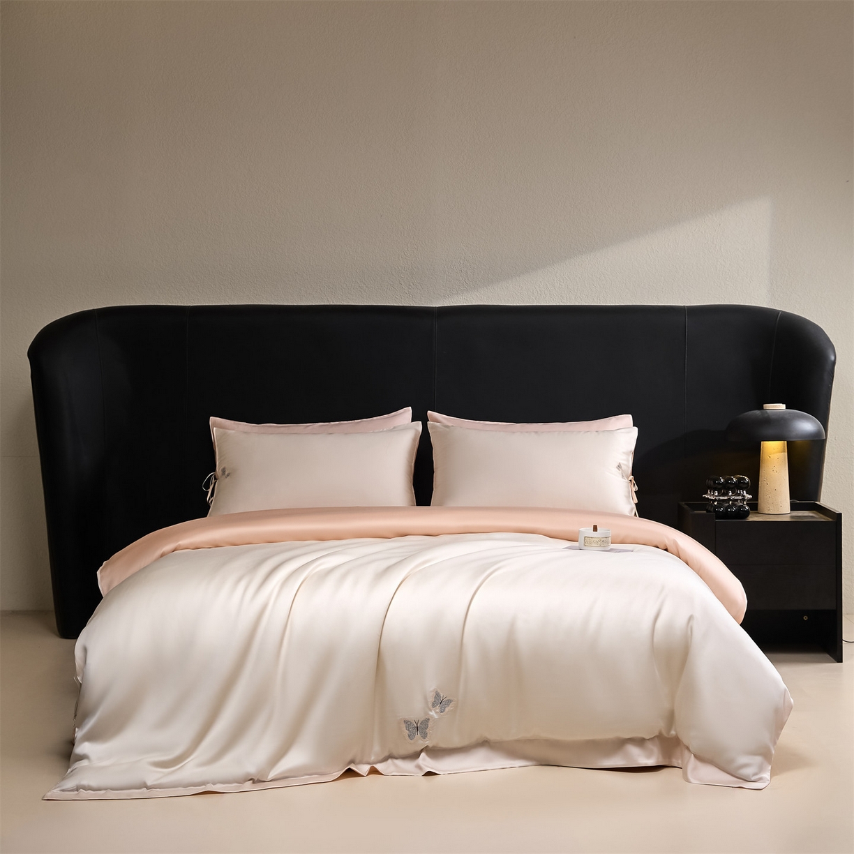 91家纺网 家纺一手货源 找家纺 DC 2026新款天丝单边蝴蝶织带四件套--蝶音系列 蝶音-元气白桃+冰雾粉