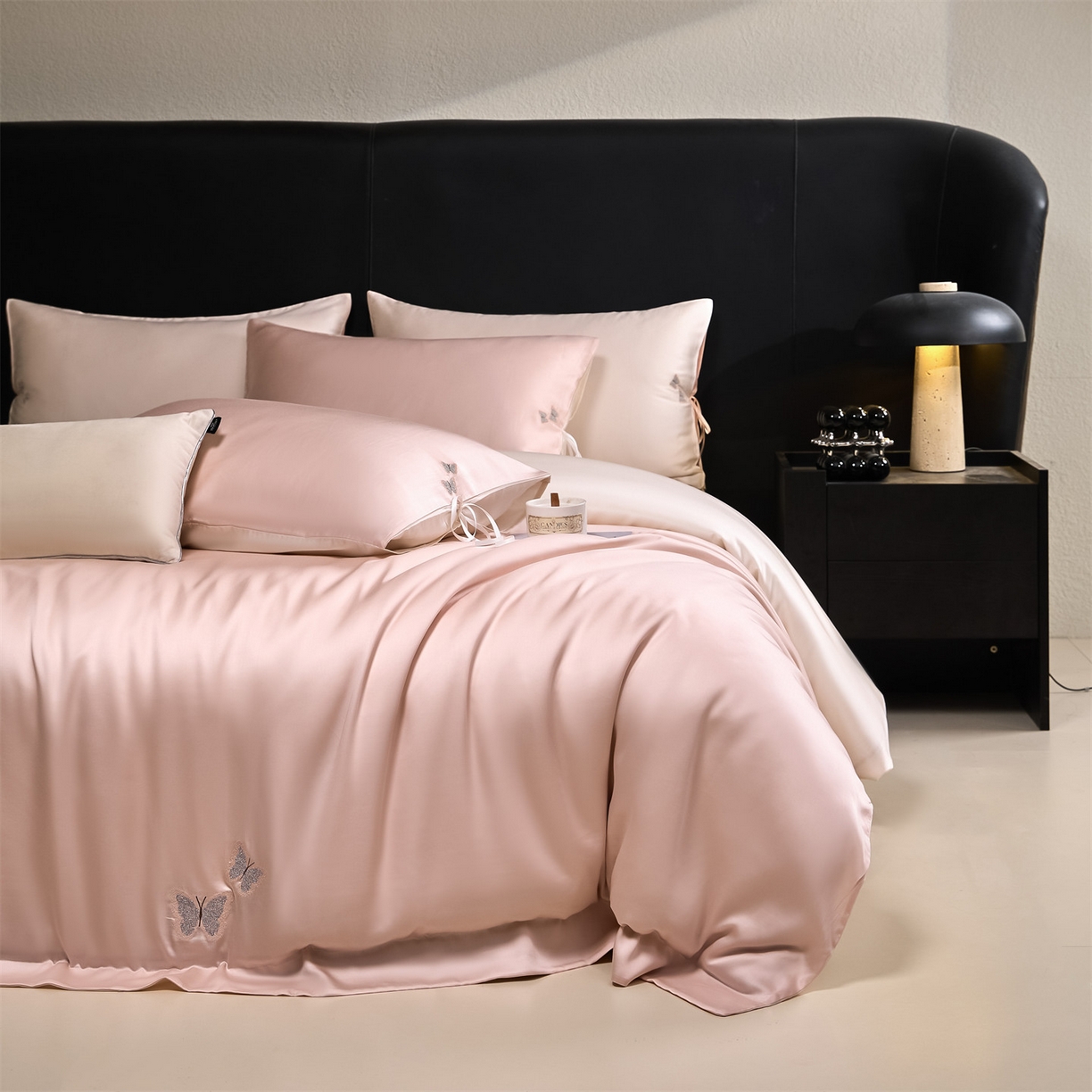 91家纺网 家纺一手货源 找家纺 DC 2026新款天丝单边蝴蝶织带四件套--蝶音系列 蝶音-冰雾粉+元气白桃