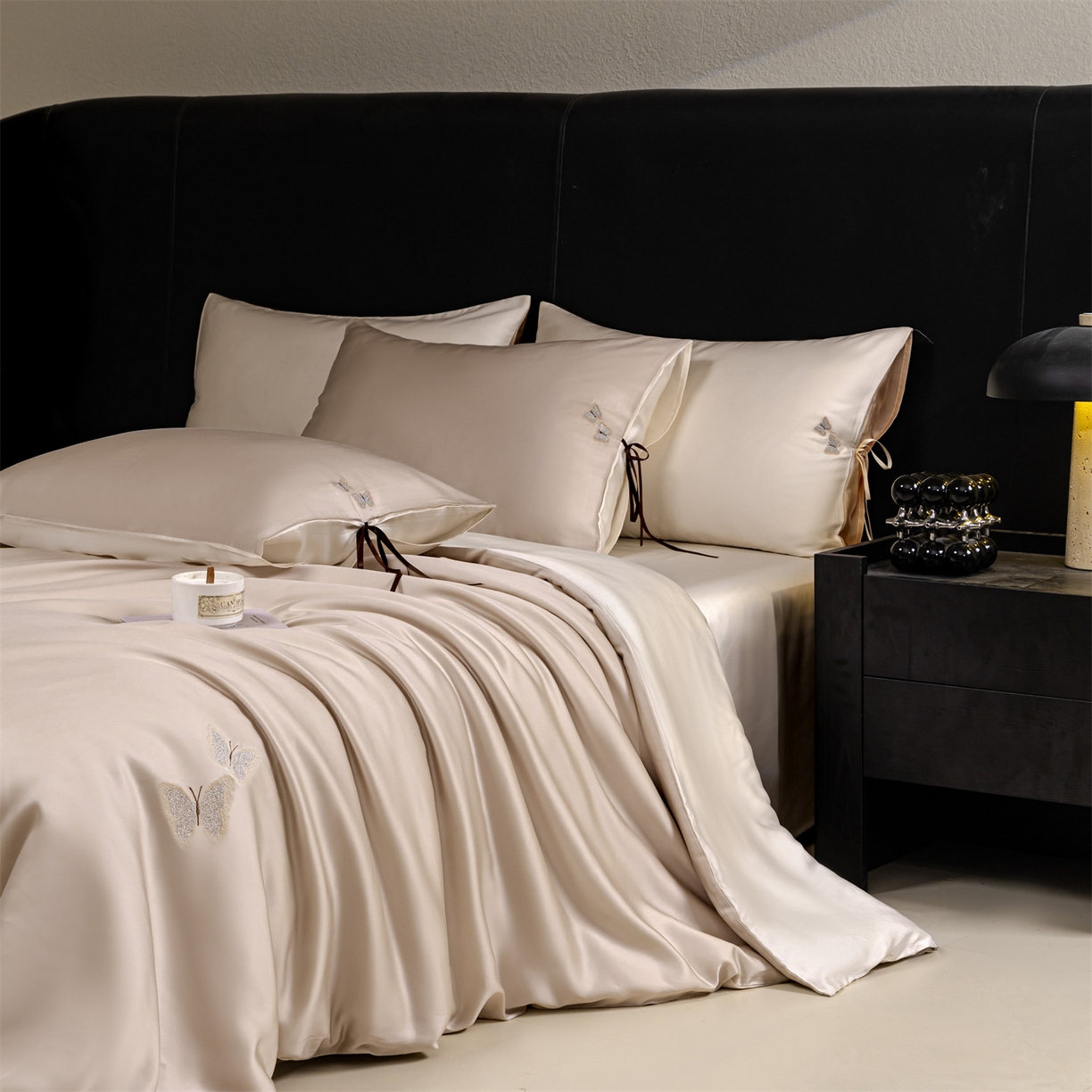 91家纺网 家纺一手货源 找家纺 DC 2026新款天丝单边蝴蝶织带四件套--蝶音系列 蝶音-浅茶+元气白桃