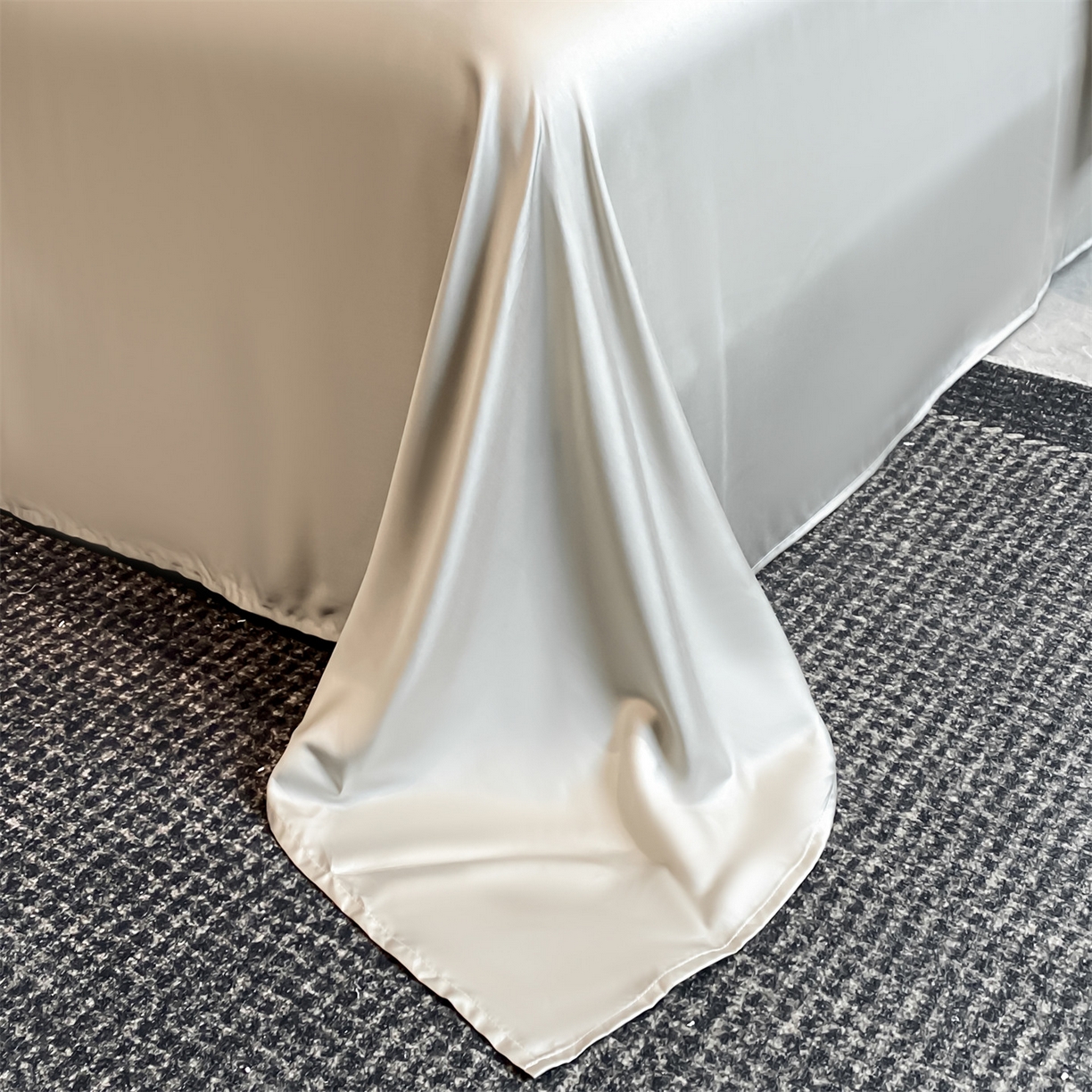 91家纺网 家纺一手货源 找家纺 无界 2026新款水洗真丝夏被-雪花绗缝压线-莱拉 莱拉 亚丁绿+冰川灰