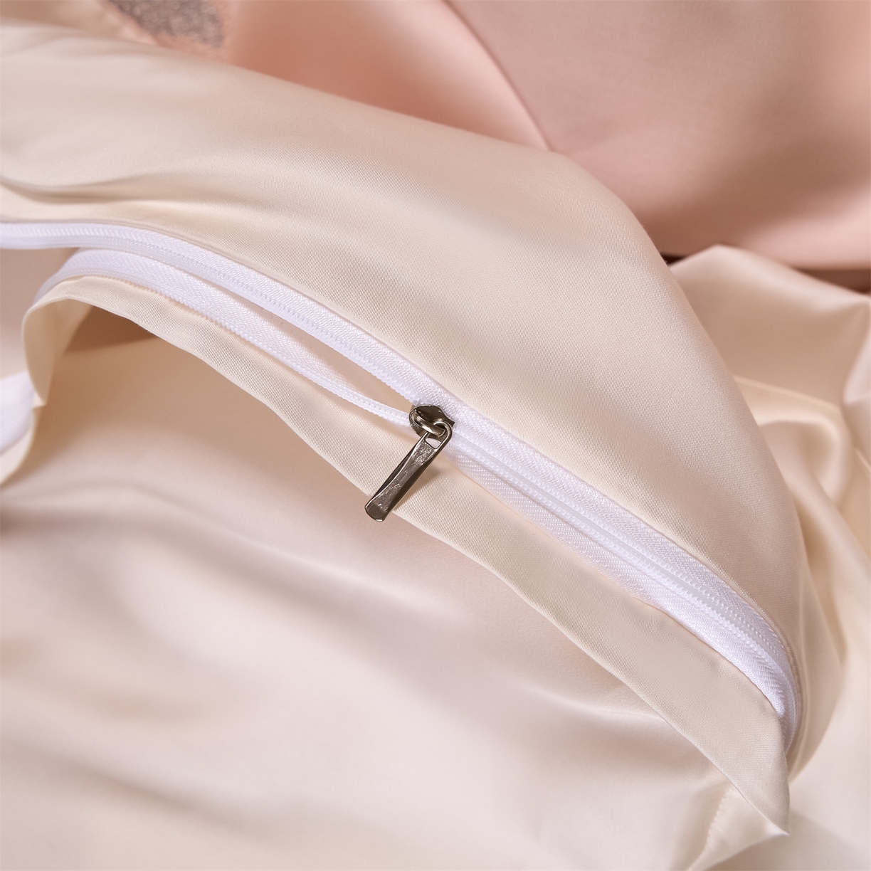 91家纺网 家纺一手货源 找家纺 DC 2026新款天丝单边蝴蝶织带四件套--蝶音系列 蝶音-冰雾粉+元气白桃