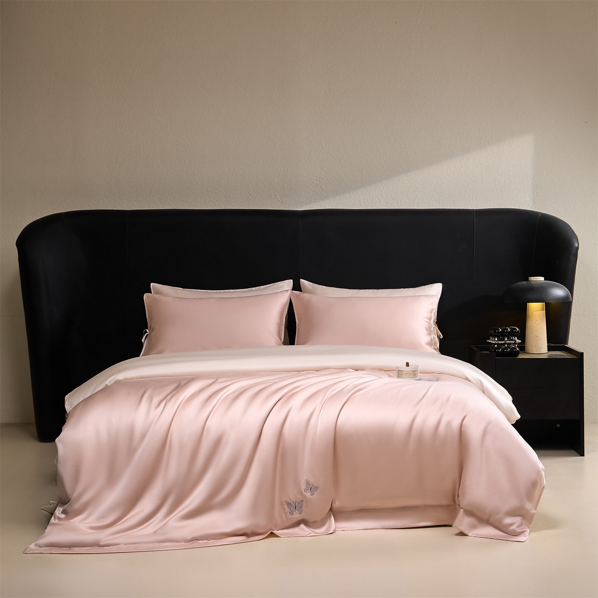 91家纺网 家纺一手货源 找家纺 DC 2026新款天丝单边蝴蝶织带四件套--蝶音系列 蝶音-冰雾粉+元气白桃