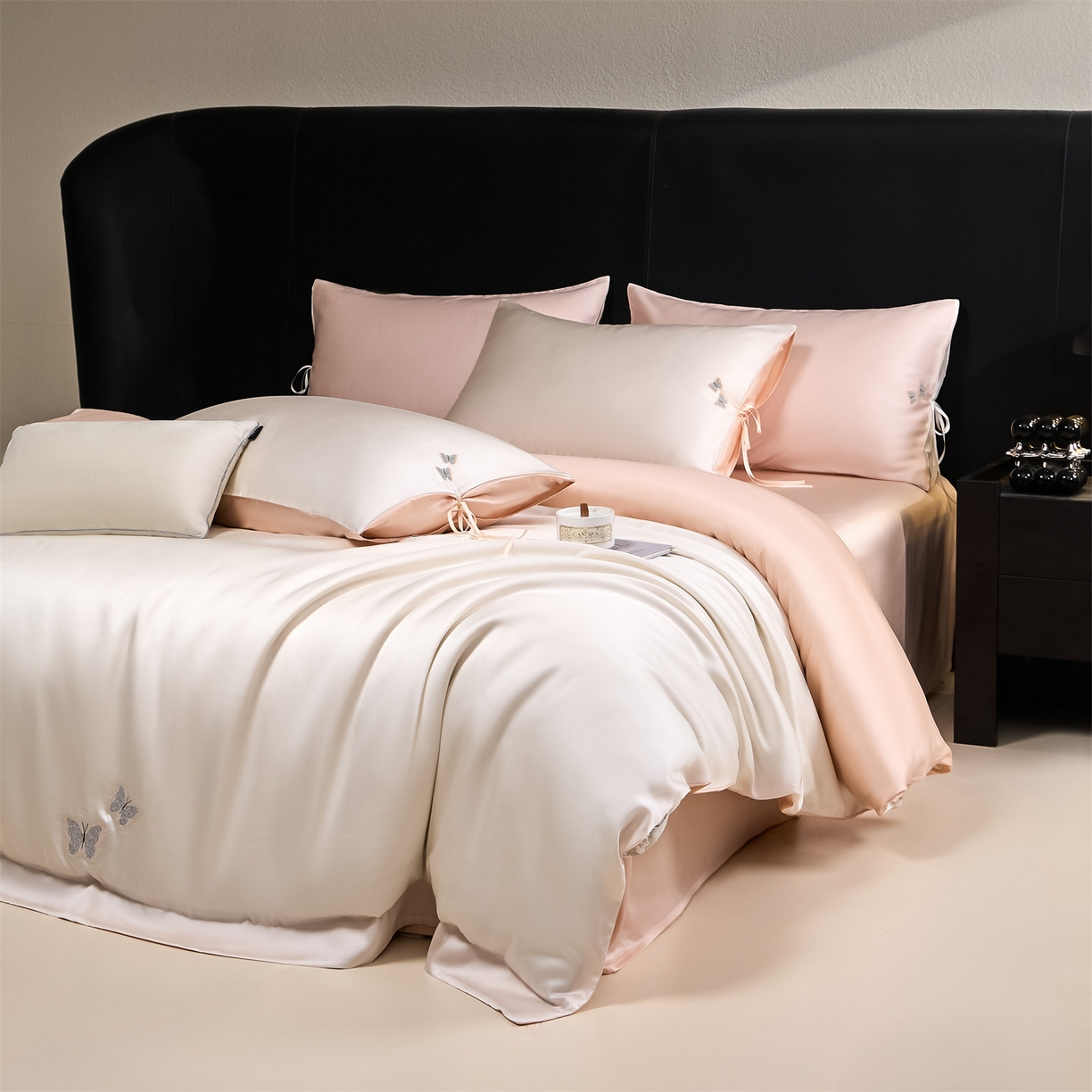 91家纺网 家纺一手货源 找家纺 DC 2026新款天丝单边蝴蝶织带四件套--蝶音系列 蝶音-元气白桃+冰雾粉