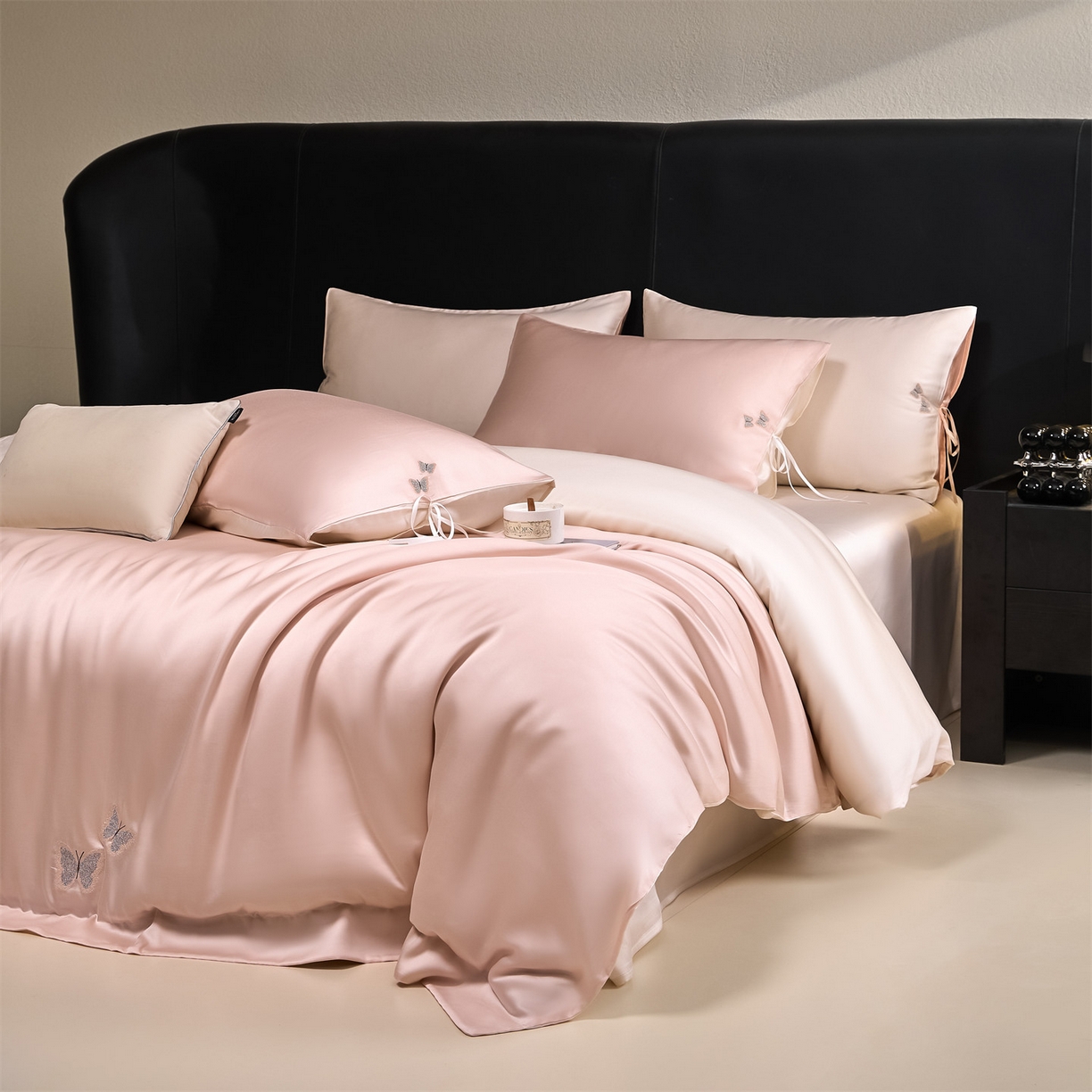 91家纺网 家纺一手货源 找家纺 DC 2026新款天丝单边蝴蝶织带四件套--蝶音系列 蝶音-冰雾粉+元气白桃