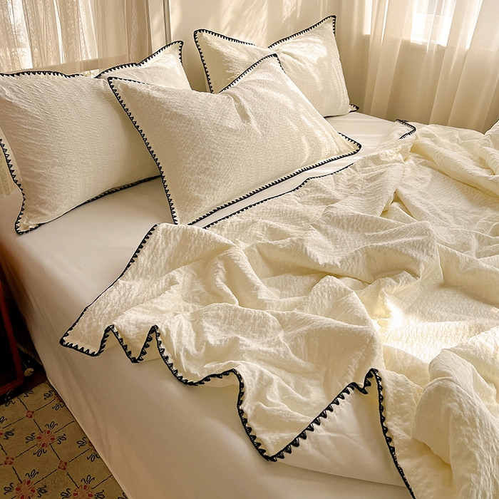 91家纺网 家纺一手货源 找家纺 鑫佳居 2026新款三角针纯色夏被夏凉被空调被四件套 奶芙云朵