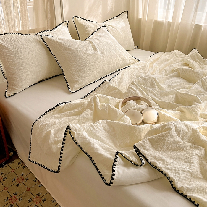 91家纺网 家纺一手货源 找家纺 鑫佳居 2026新款三角针纯色夏被夏凉被空调被四件套 奶芙云朵