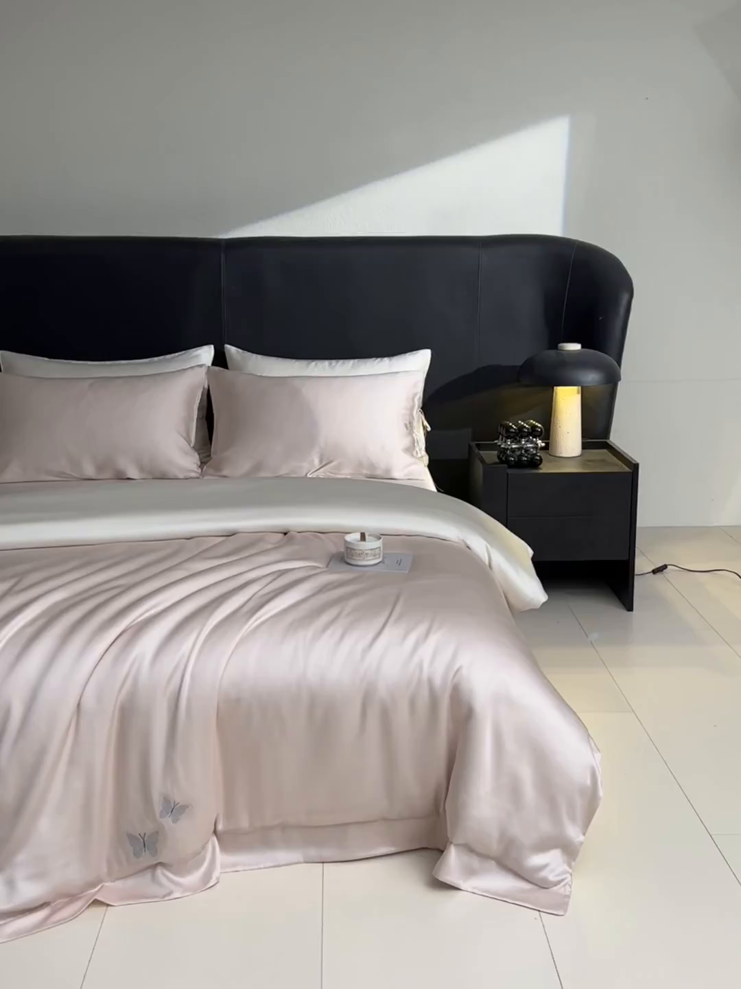 91家纺网 家纺一手货源 找家纺 DC 2026新款天丝单边蝴蝶织带四件套--蝶音系列 蝶音-冰雾粉+元气白桃