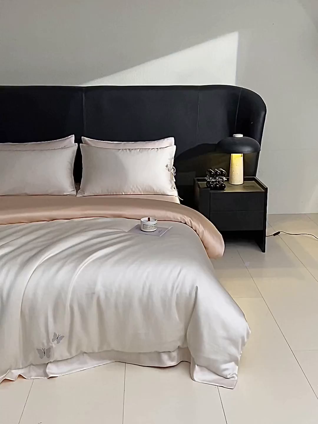 91家纺网 家纺一手货源 找家纺 DC 2026新款天丝单边蝴蝶织带四件套--蝶音系列 蝶音-元气白桃+冰雾粉