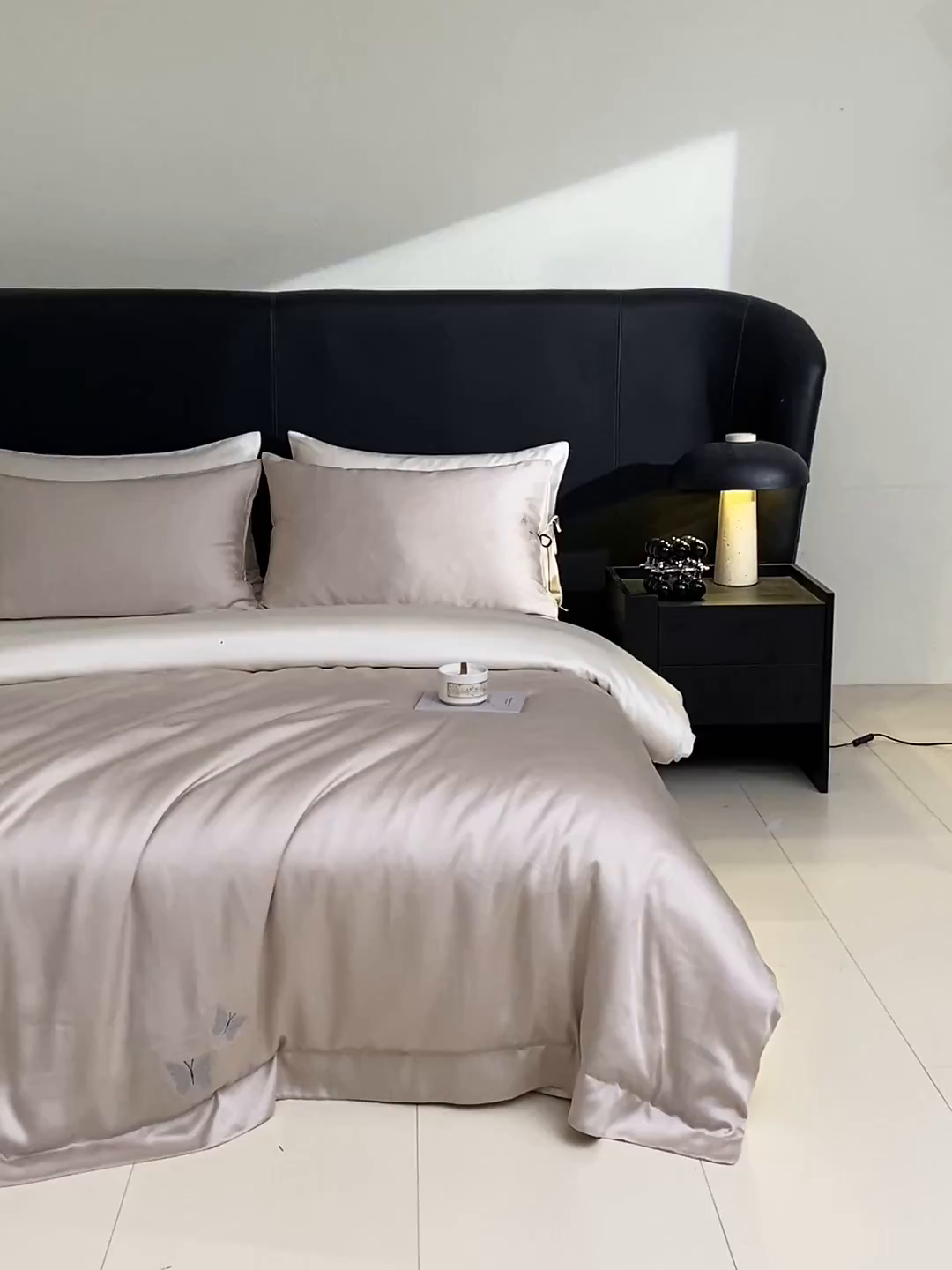 91家纺网 家纺一手货源 找家纺 DC 2026新款天丝单边蝴蝶织带四件套--蝶音系列 蝶音-浅茶+元气白桃