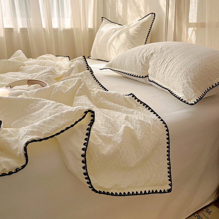 91家纺网 家纺一手货源 找家纺 鑫佳居 2026新款三角针纯色夏被夏凉被空调被四件套 奶芙云朵