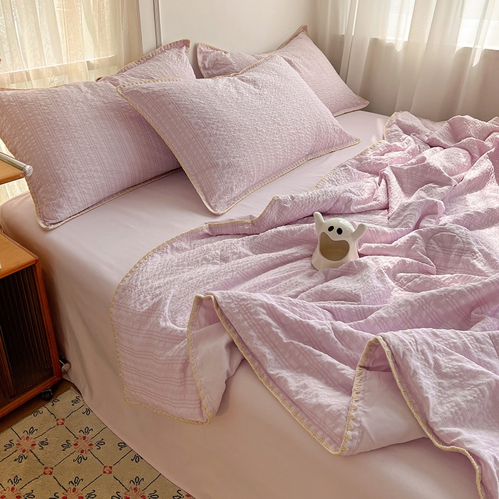 91家纺网 家纺一手货源 找家纺 鑫佳居 2026新款三角针纯色夏被夏凉被空调被四件套 葡萄啵啵