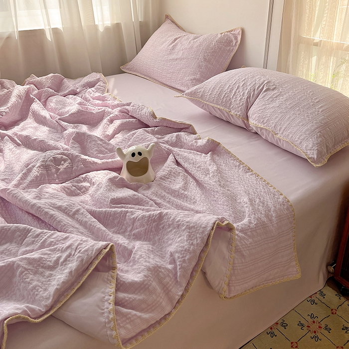 91家纺网 家纺一手货源 找家纺 鑫佳居 2026新款三角针纯色夏被夏凉被空调被四件套 葡萄啵啵