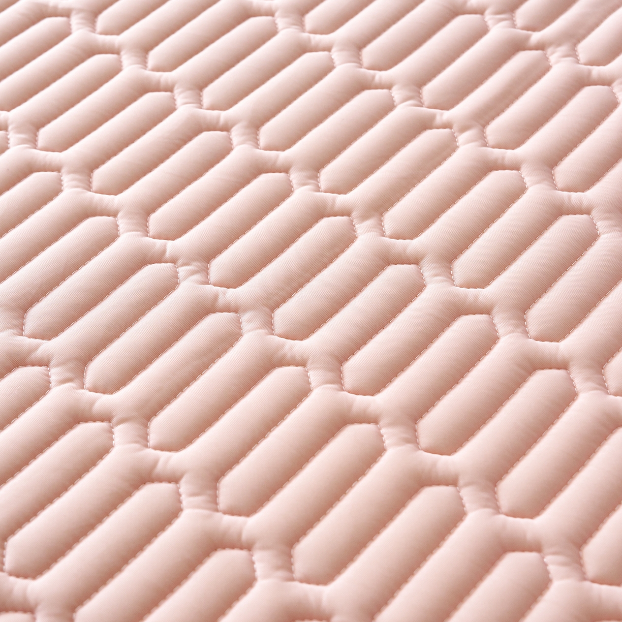 91家纺网 家纺一手货源 找家纺 奇丝雅 2026夏季A类纯色乳胶凉席冰丝席家用双人冰丝凉席可机洗夏天空调席三件套-场景二 富士山-玉色