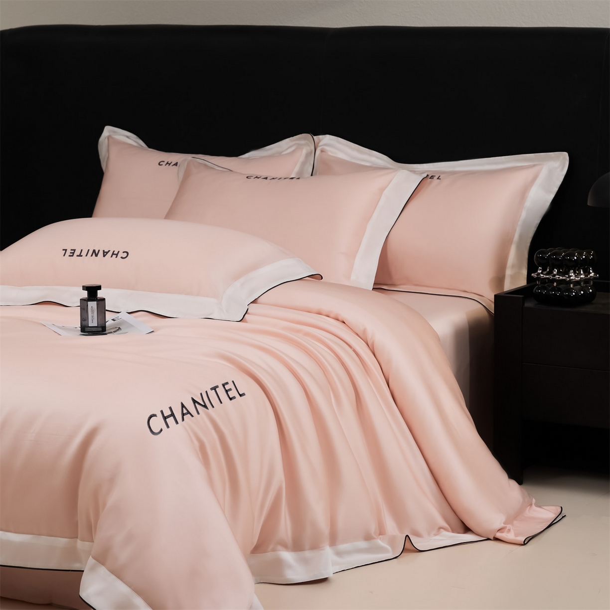 91家纺网 家纺一手货源 找家纺 DC 2026新款天丝刺绣拼角麻绳宽边四件套--戴芬系列 戴芬-半熟蜜桃