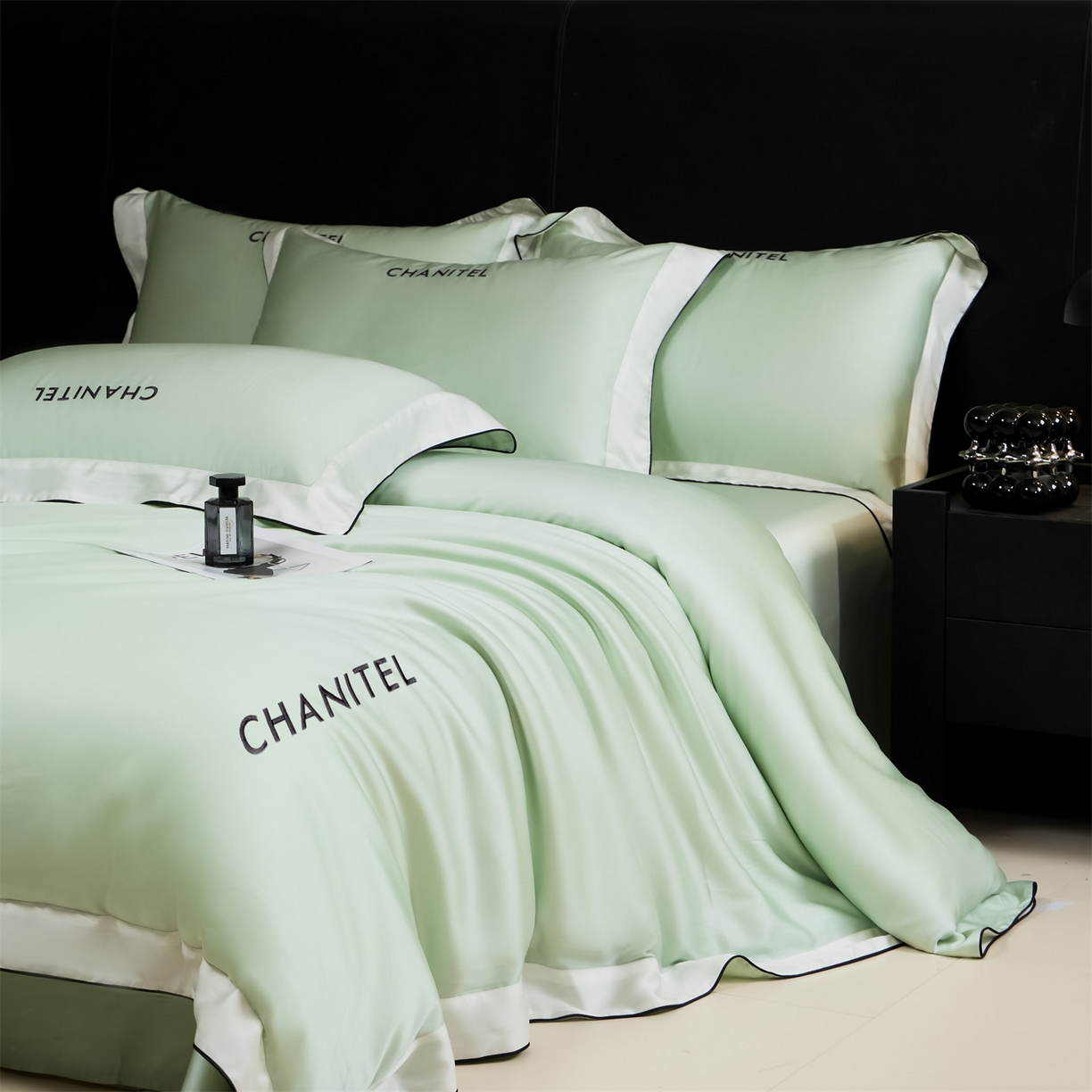 91家纺网 家纺一手货源 找家纺 DC 2026新款天丝刺绣拼角麻绳宽边四件套--戴芬系列 戴芬-亚丁绿