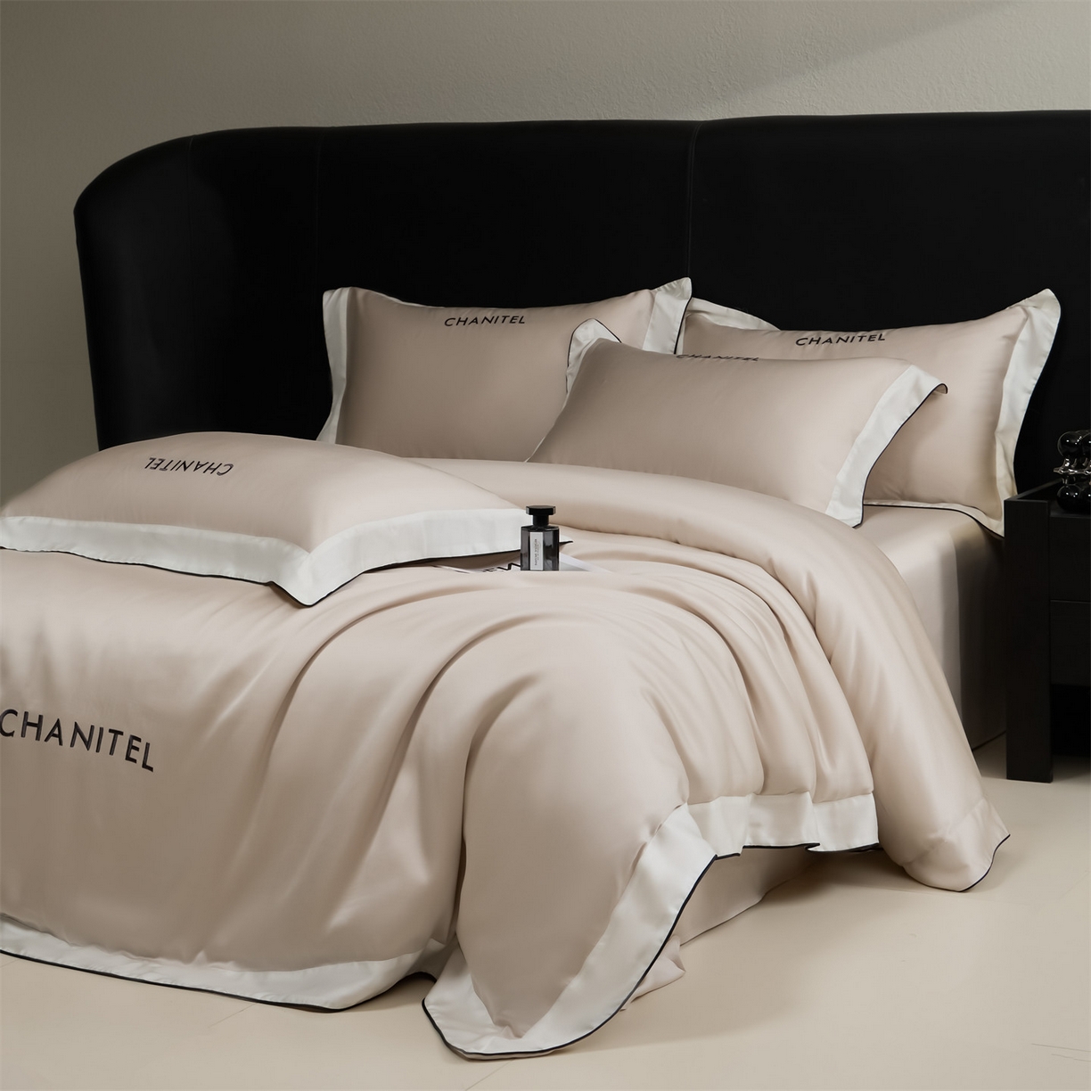 91家纺网 家纺一手货源 找家纺 （总）DC 2026新款天丝刺绣拼角麻绳宽边四件套--戴芬系列