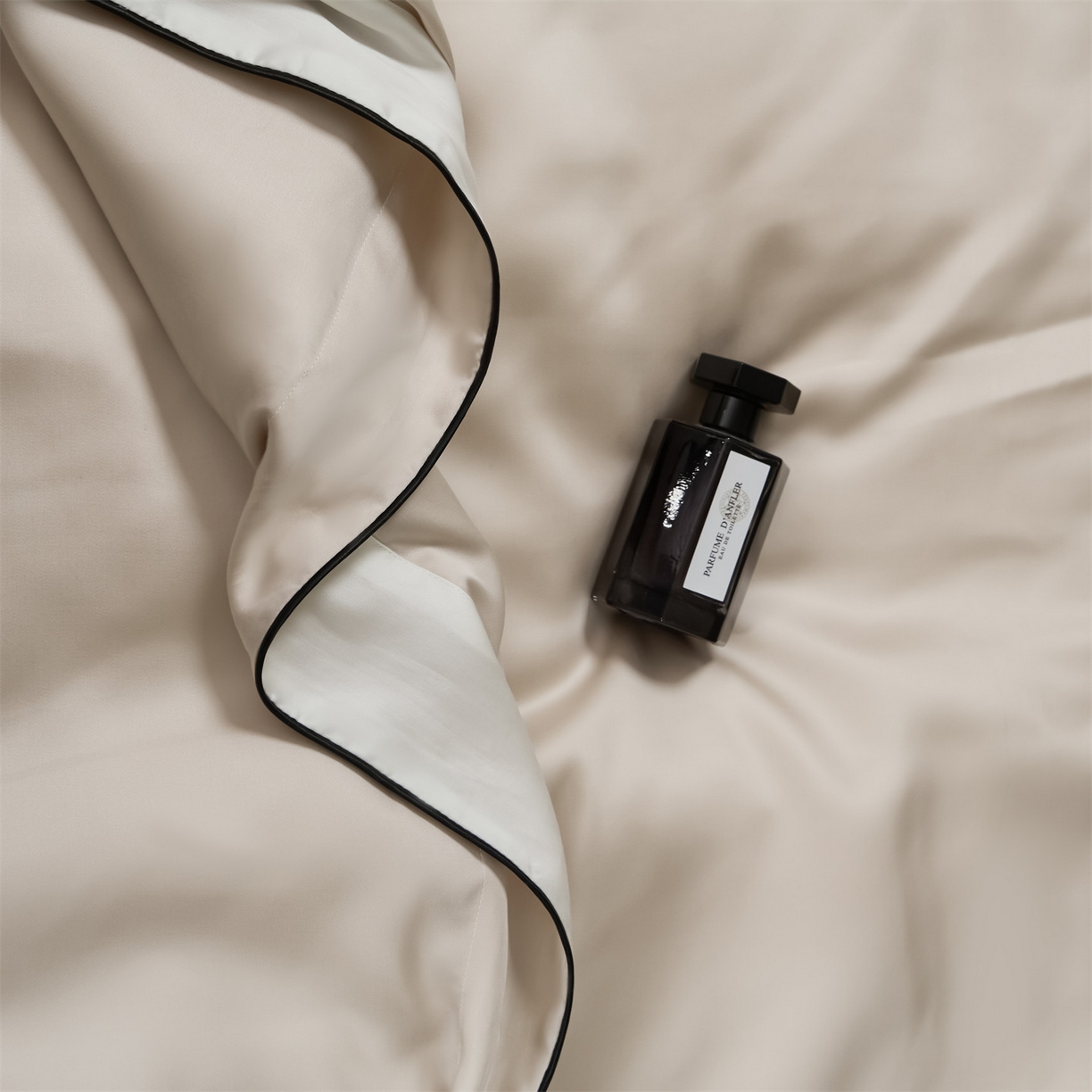 91家纺网 家纺一手货源 找家纺 （总）DC 2026新款天丝刺绣拼角麻绳宽边四件套--戴芬系列