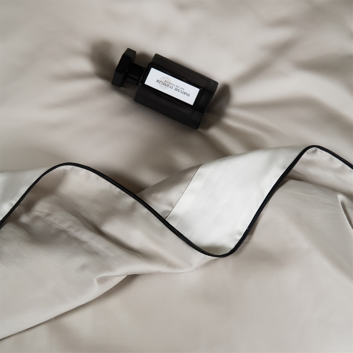 91家纺网 家纺一手货源 找家纺 DC 2026新款天丝刺绣拼角麻绳宽边四件套--戴芬系列 戴芬-冰川灰