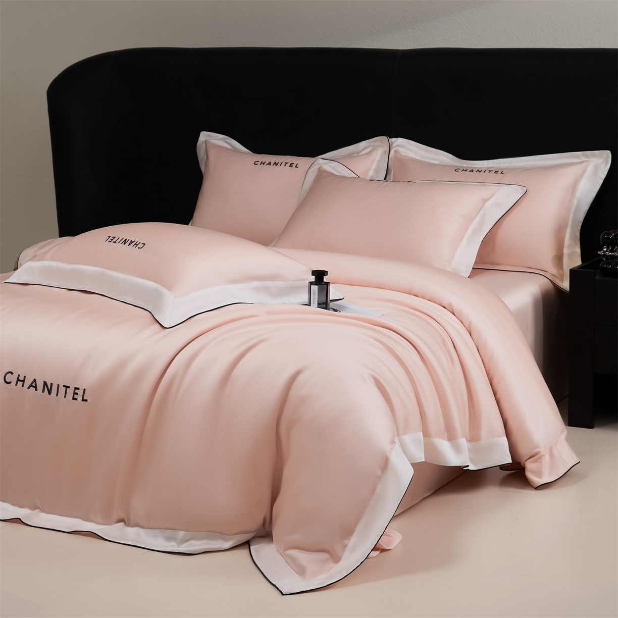 91家纺网 家纺一手货源 找家纺 DC 2026新款天丝刺绣拼角麻绳宽边四件套--戴芬系列 戴芬-半熟蜜桃