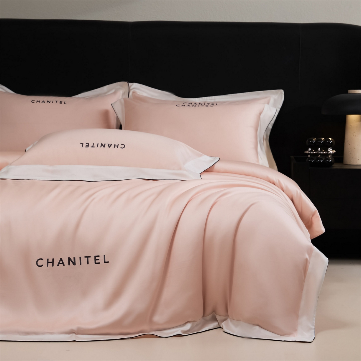 91家纺网 家纺一手货源 找家纺 DC 2026新款天丝刺绣拼角麻绳宽边四件套--戴芬系列 戴芬-半熟蜜桃