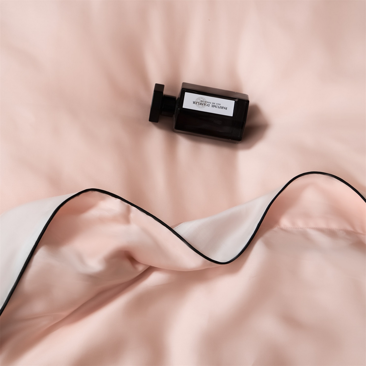 91家纺网 家纺一手货源 找家纺 DC 2026新款天丝刺绣拼角麻绳宽边四件套--戴芬系列 戴芬-半熟蜜桃