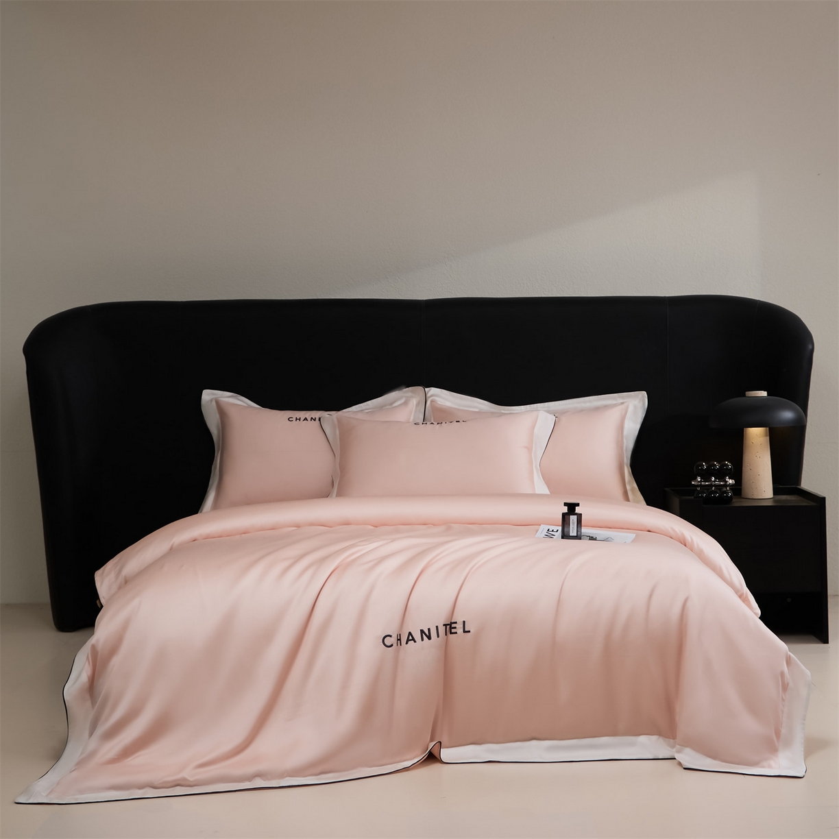 91家纺网 家纺一手货源 找家纺 DC 2026新款天丝刺绣拼角麻绳宽边四件套--戴芬系列 戴芬-半熟蜜桃