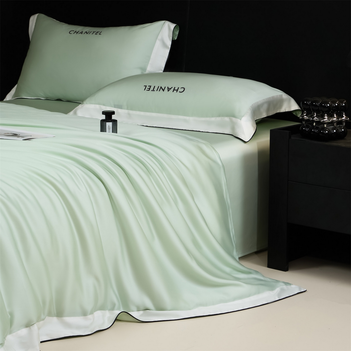 91家纺网 家纺一手货源 找家纺 DC 2026新款天丝刺绣拼角麻绳宽边四件套--戴芬系列 戴芬-亚丁绿