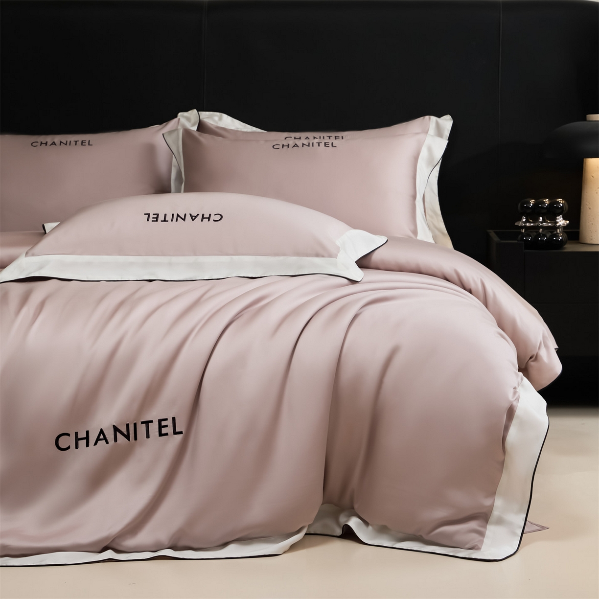 91家纺网 家纺一手货源 找家纺 DC 2026新款天丝刺绣拼角麻绳宽边四件套--戴芬系列 戴芬-水雾紫