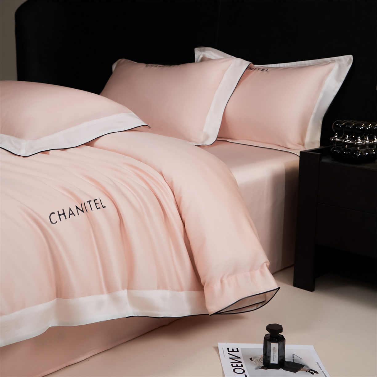 91家纺网 家纺一手货源 找家纺 DC 2026新款天丝刺绣拼角麻绳宽边四件套--戴芬系列 戴芬-半熟蜜桃