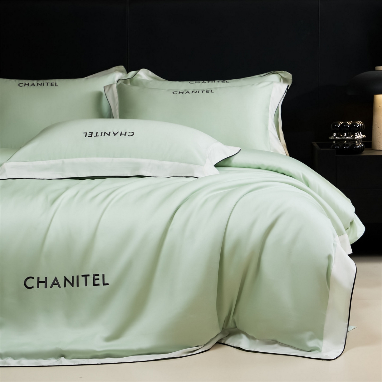 91家纺网 家纺一手货源 找家纺 DC 2026新款天丝刺绣拼角麻绳宽边四件套--戴芬系列 戴芬-亚丁绿