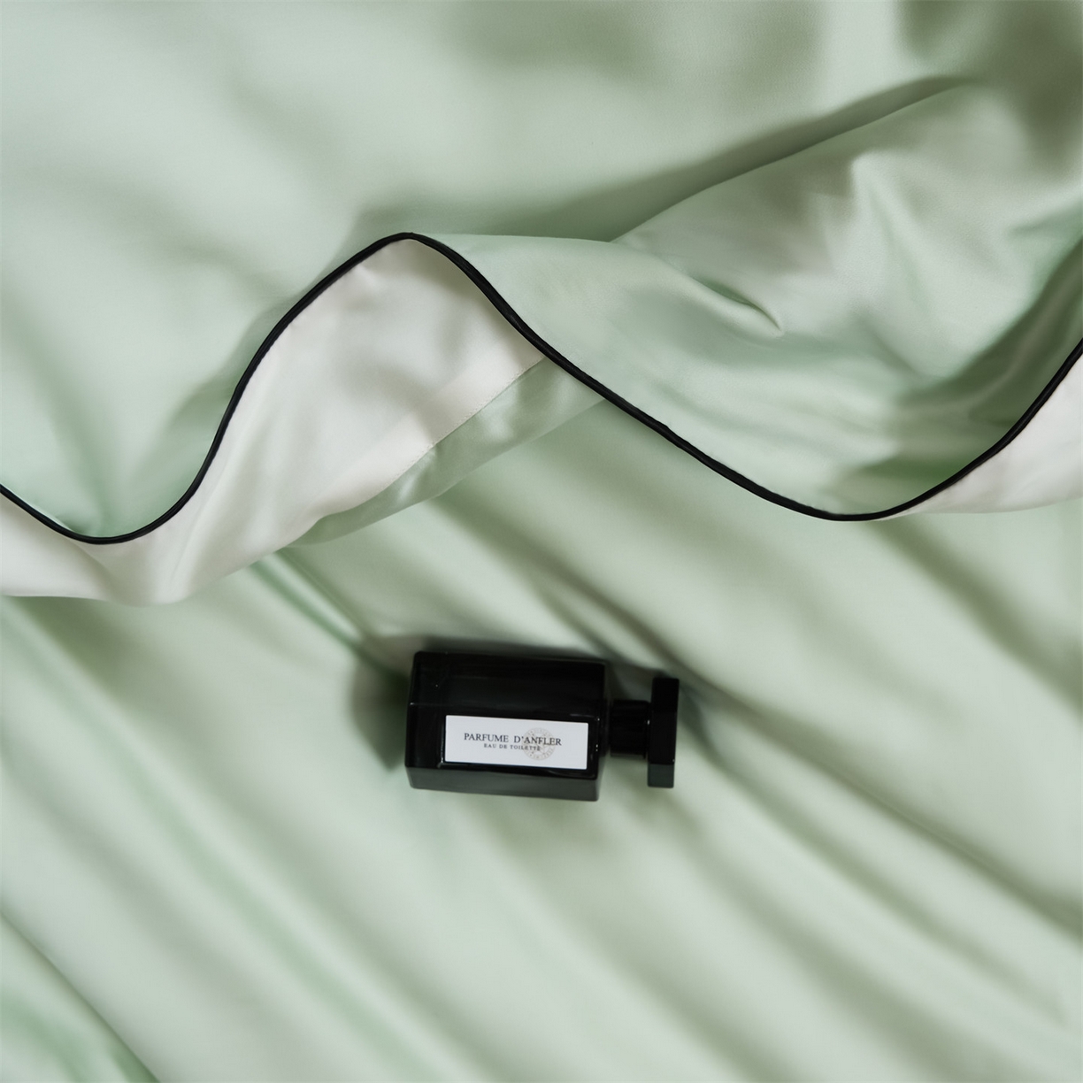 91家纺网 家纺一手货源 找家纺 DC 2026新款天丝刺绣拼角麻绳宽边四件套--戴芬系列 戴芬-亚丁绿