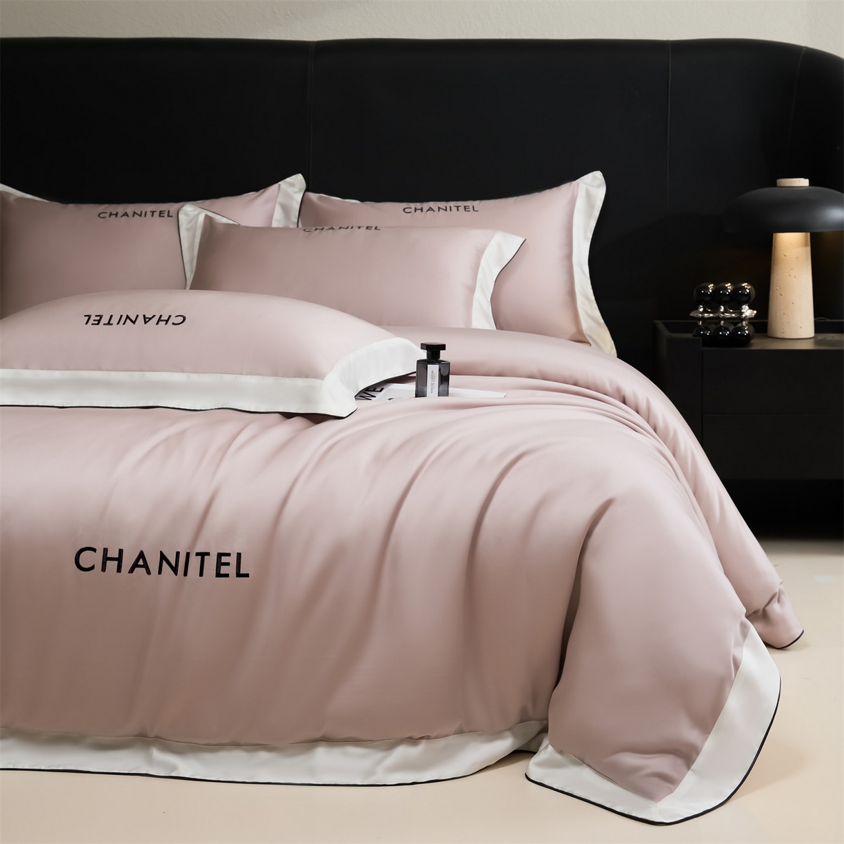 91家纺网 家纺一手货源 找家纺 DC 2026新款天丝刺绣拼角麻绳宽边四件套--戴芬系列 戴芬-水雾紫