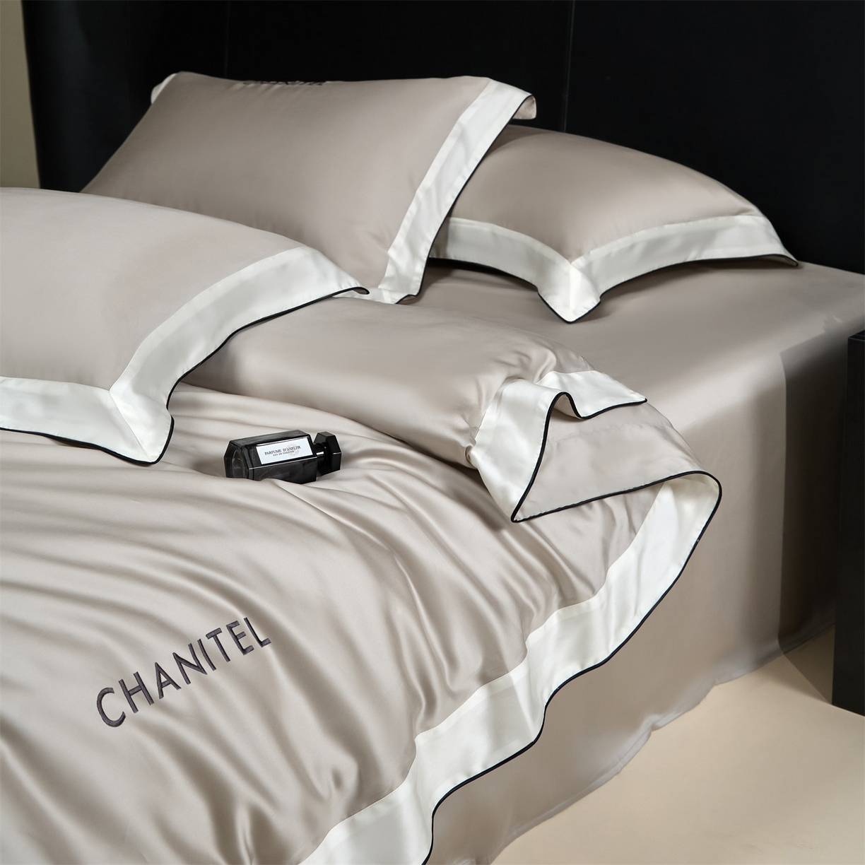 91家纺网 家纺一手货源 找家纺 DC 2026新款天丝刺绣拼角麻绳宽边四件套--戴芬系列 戴芬-冰川灰