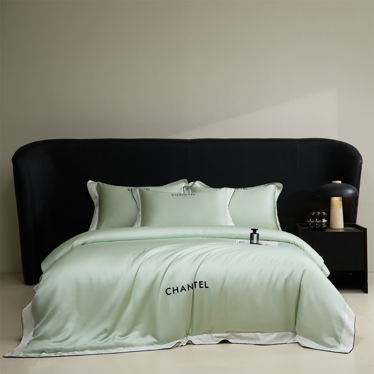 91家纺网 家纺一手货源 找家纺 DC 2026新款天丝刺绣拼角麻绳宽边四件套--戴芬系列 戴芬-亚丁绿