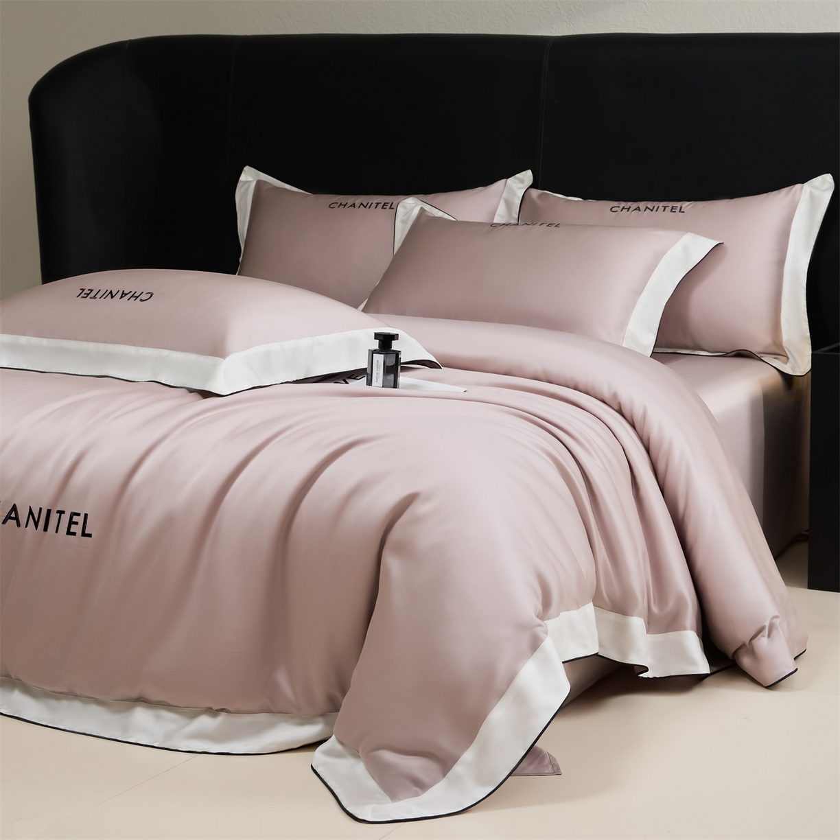 91家纺网 家纺一手货源 找家纺 DC 2026新款天丝刺绣拼角麻绳宽边四件套--戴芬系列 戴芬-水雾紫