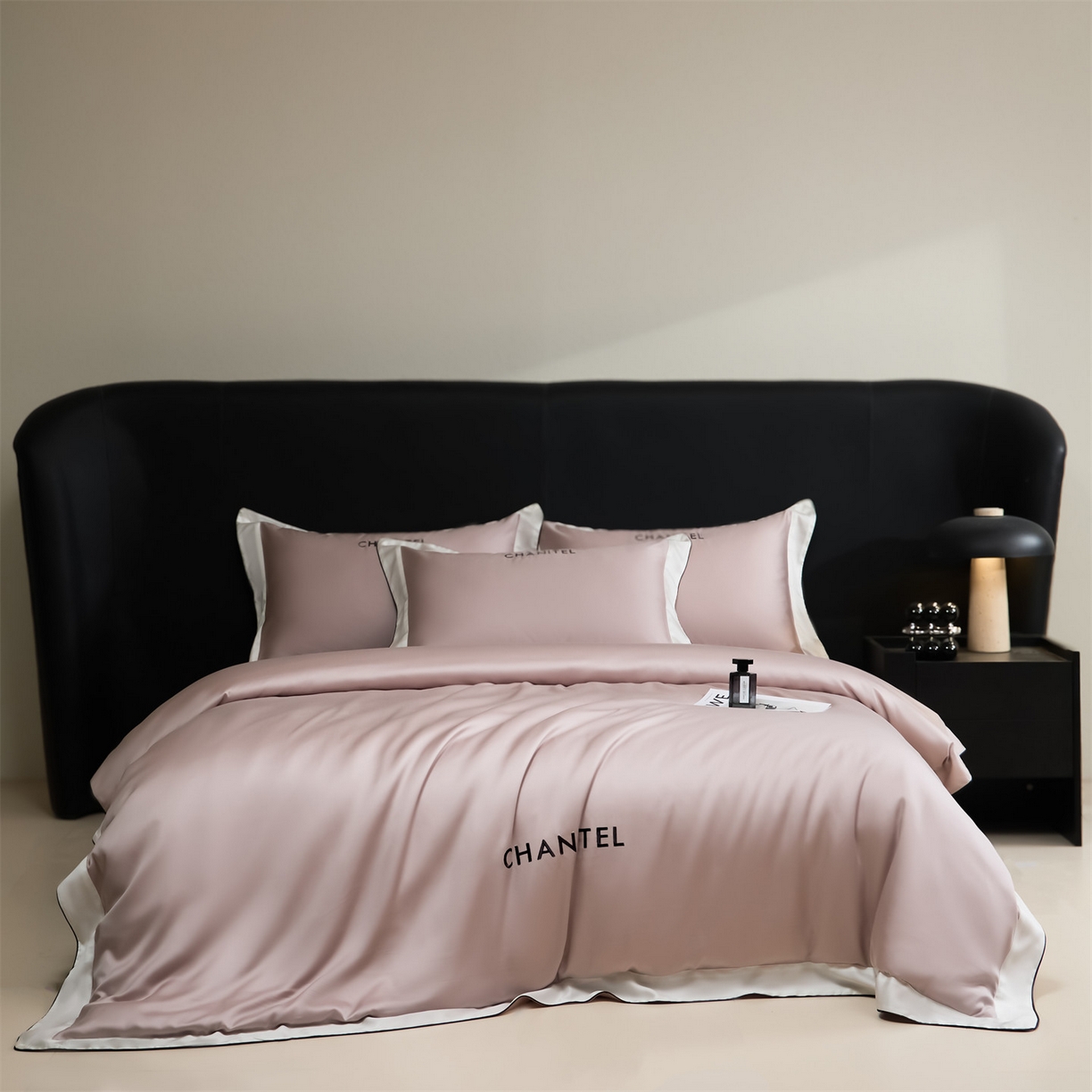 91家纺网 家纺一手货源 找家纺 DC 2026新款天丝刺绣拼角麻绳宽边四件套--戴芬系列 戴芬-水雾紫