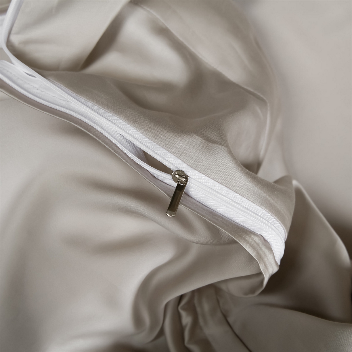 91家纺网 家纺一手货源 找家纺 DC 2026新款天丝刺绣拼角麻绳宽边四件套--戴芬系列 戴芬-冰川灰