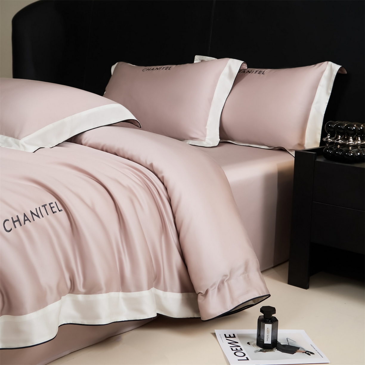 91家纺网 家纺一手货源 找家纺 DC 2026新款天丝刺绣拼角麻绳宽边四件套--戴芬系列 戴芬-水雾紫