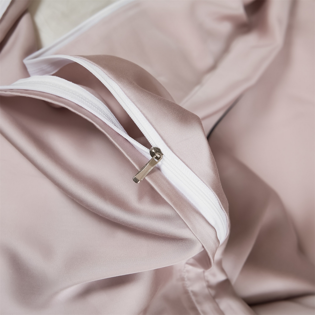 91家纺网 家纺一手货源 找家纺 DC 2026新款天丝刺绣拼角麻绳宽边四件套--戴芬系列 戴芬-水雾紫