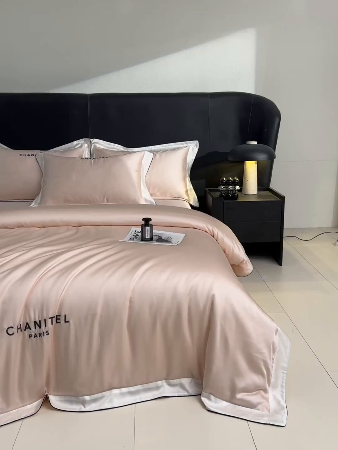 91家纺网 家纺一手货源 找家纺 DC 2026新款天丝刺绣拼角麻绳宽边四件套--戴芬系列 戴芬-半熟蜜桃