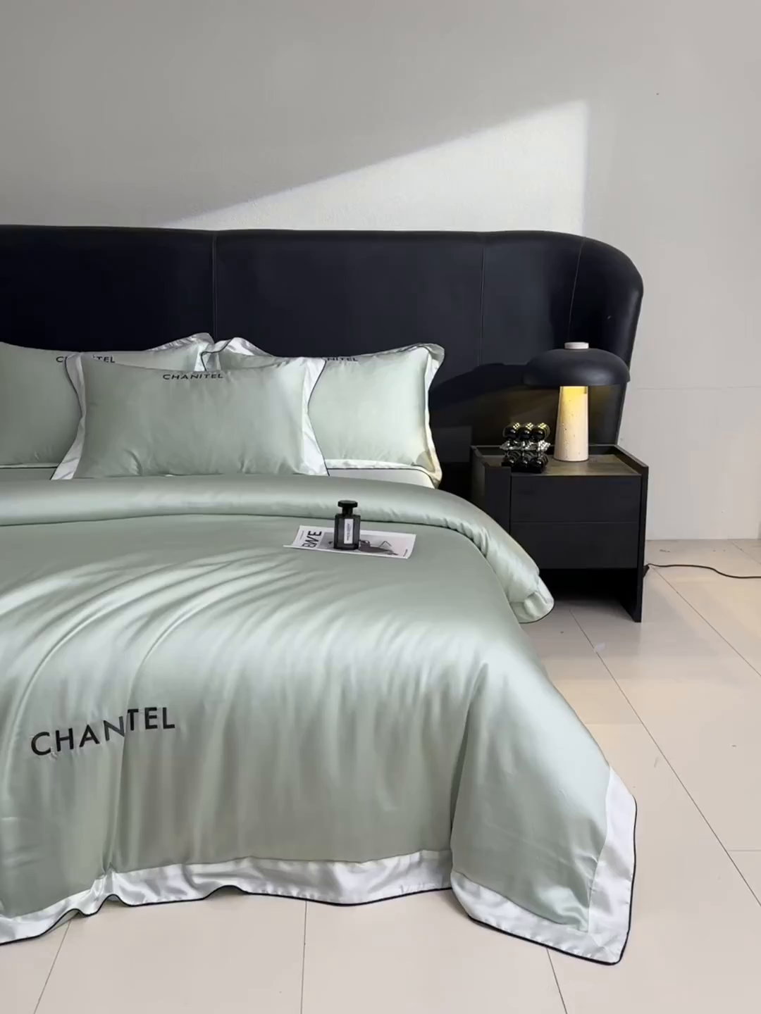 91家纺网 家纺一手货源 找家纺 DC 2026新款天丝刺绣拼角麻绳宽边四件套--戴芬系列 戴芬-亚丁绿