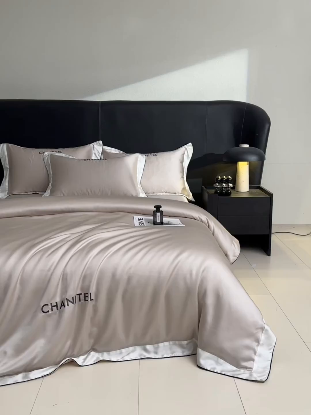 91家纺网 家纺一手货源 找家纺 DC 2026新款天丝刺绣拼角麻绳宽边四件套--戴芬系列 戴芬-浅茶