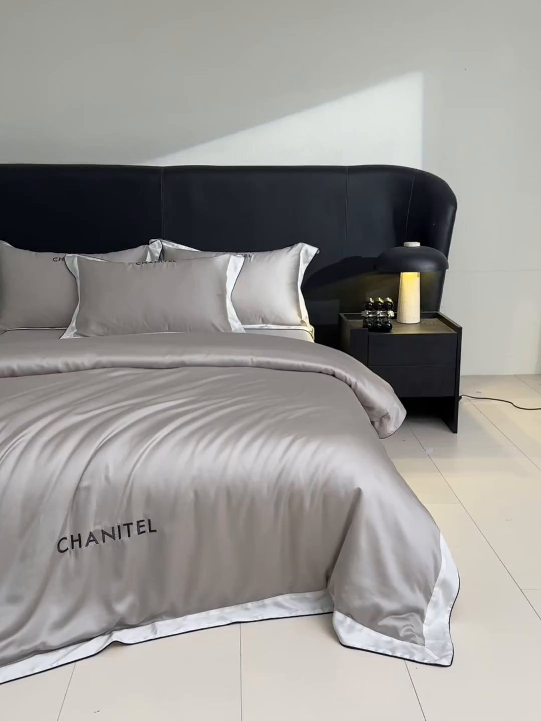 91家纺网 家纺一手货源 找家纺 DC 2026新款天丝刺绣拼角麻绳宽边四件套--戴芬系列 戴芬-冰川灰