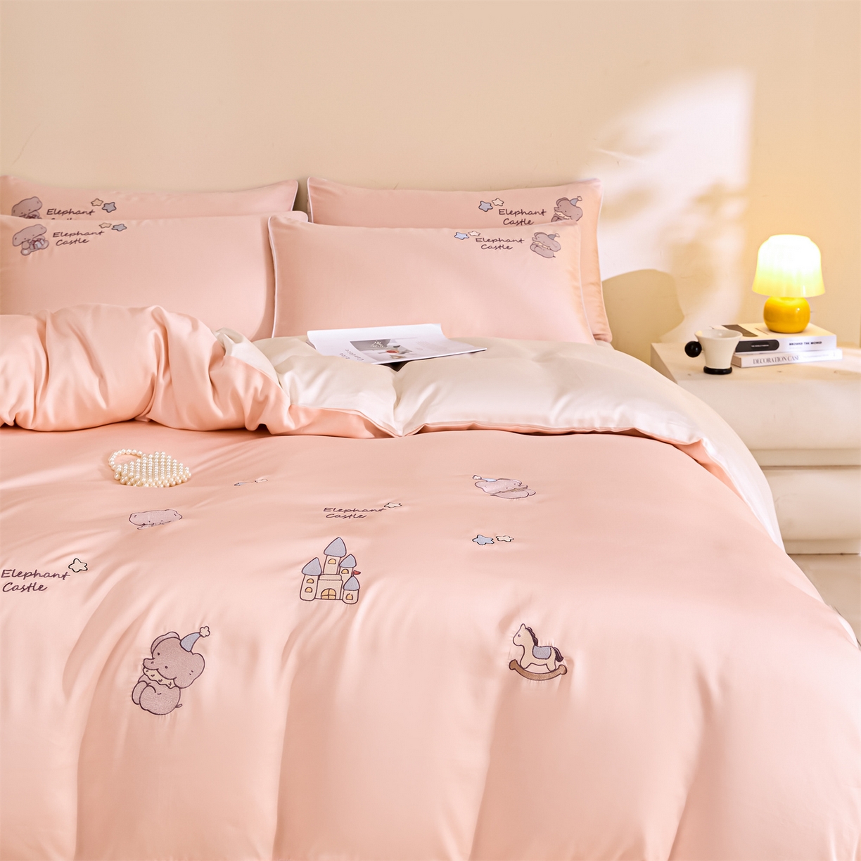 91家纺网 家纺一手货源 找家纺 DC 2026新款天丝刺绣麻绳平绣系列四件套 麻绳平绣-半熟蜜桃+元气白桃（小象城堡）