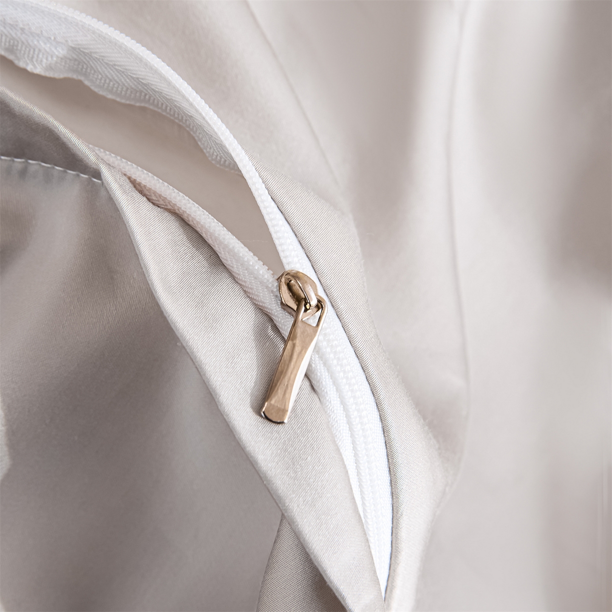 91家纺网 家纺一手货源 找家纺 DC 2026新款天丝刺绣麻绳平绣系列四件套 麻绳平绣-婴儿蓝+冰川灰（焦糖小熊）