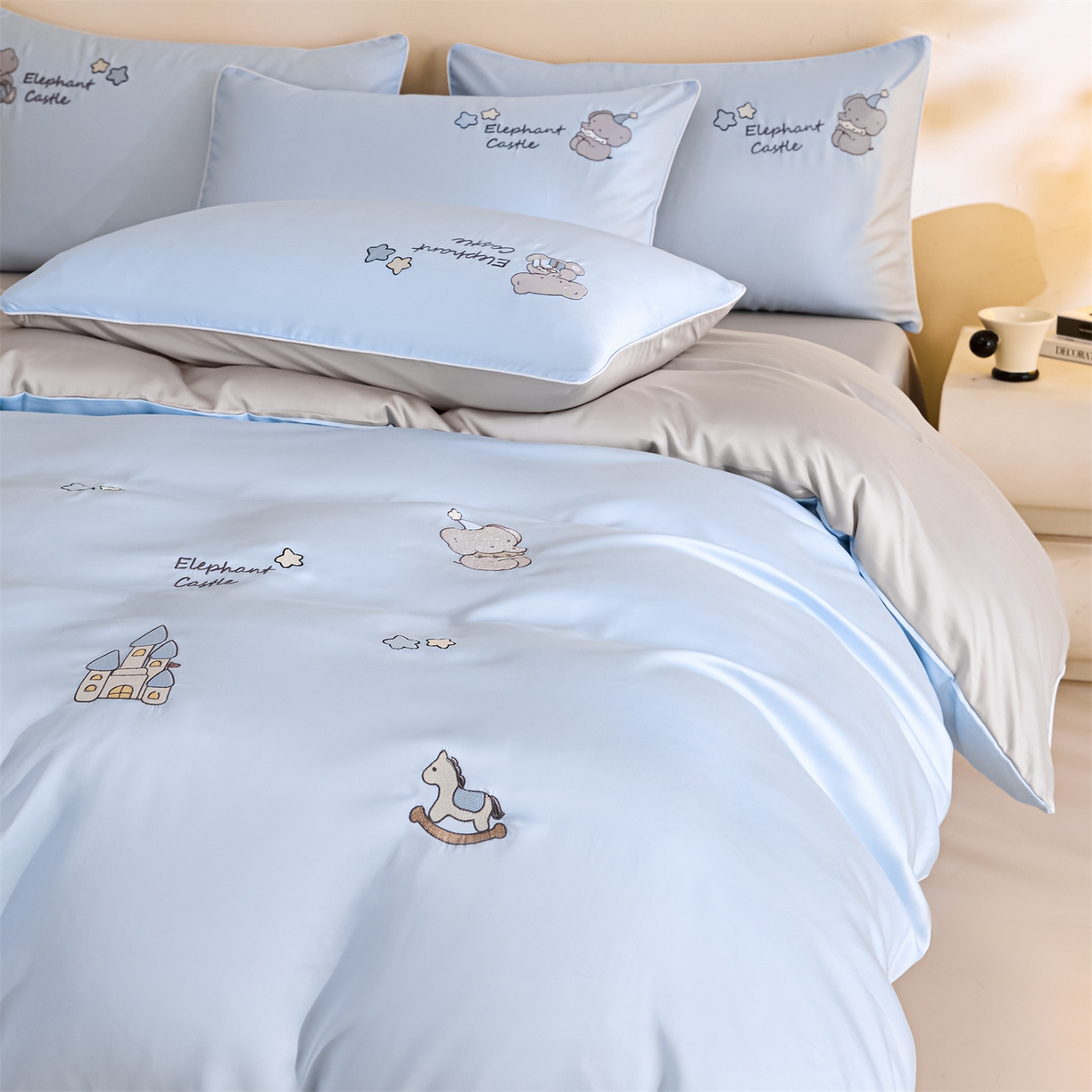 91家纺网 家纺一手货源 找家纺 DC 2026新款天丝刺绣麻绳平绣系列四件套 麻绳平绣-婴儿蓝+冰川灰（小象城堡）