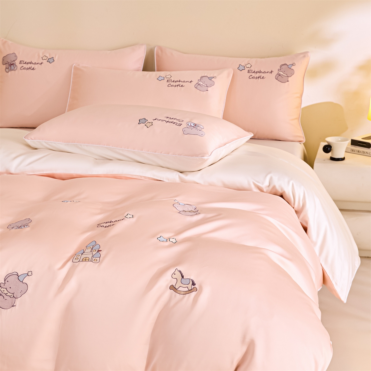 91家纺网 家纺一手货源 找家纺 DC 2026新款天丝刺绣麻绳平绣系列四件套 麻绳平绣-半熟蜜桃+元气白桃（小象城堡）