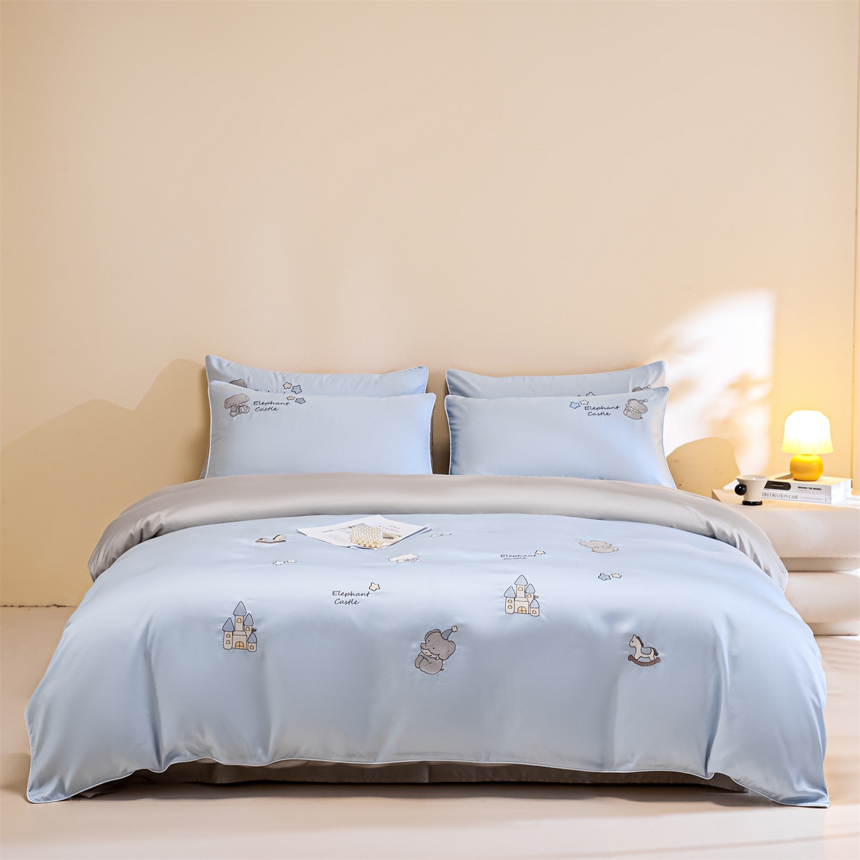 91家纺网 家纺一手货源 找家纺 DC 2026新款天丝刺绣麻绳平绣系列四件套 麻绳平绣-婴儿蓝+冰川灰（小象城堡）