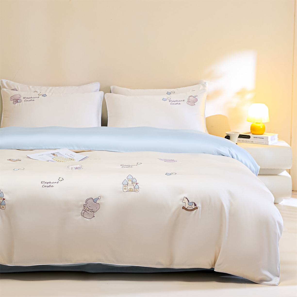 91家纺网 家纺一手货源 找家纺 DC 2026新款天丝刺绣麻绳平绣系列四件套 麻绳平绣-元气白桃+婴儿蓝（小象城堡）